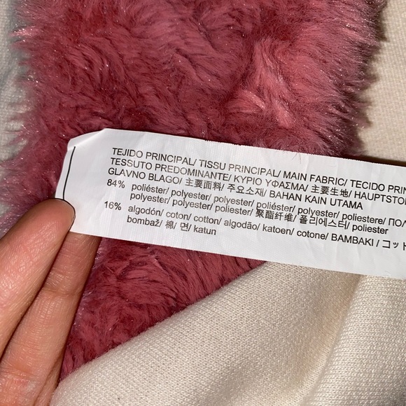 Lightweight Sweater with Faux Fur Cuffs - Picture 5 of 8